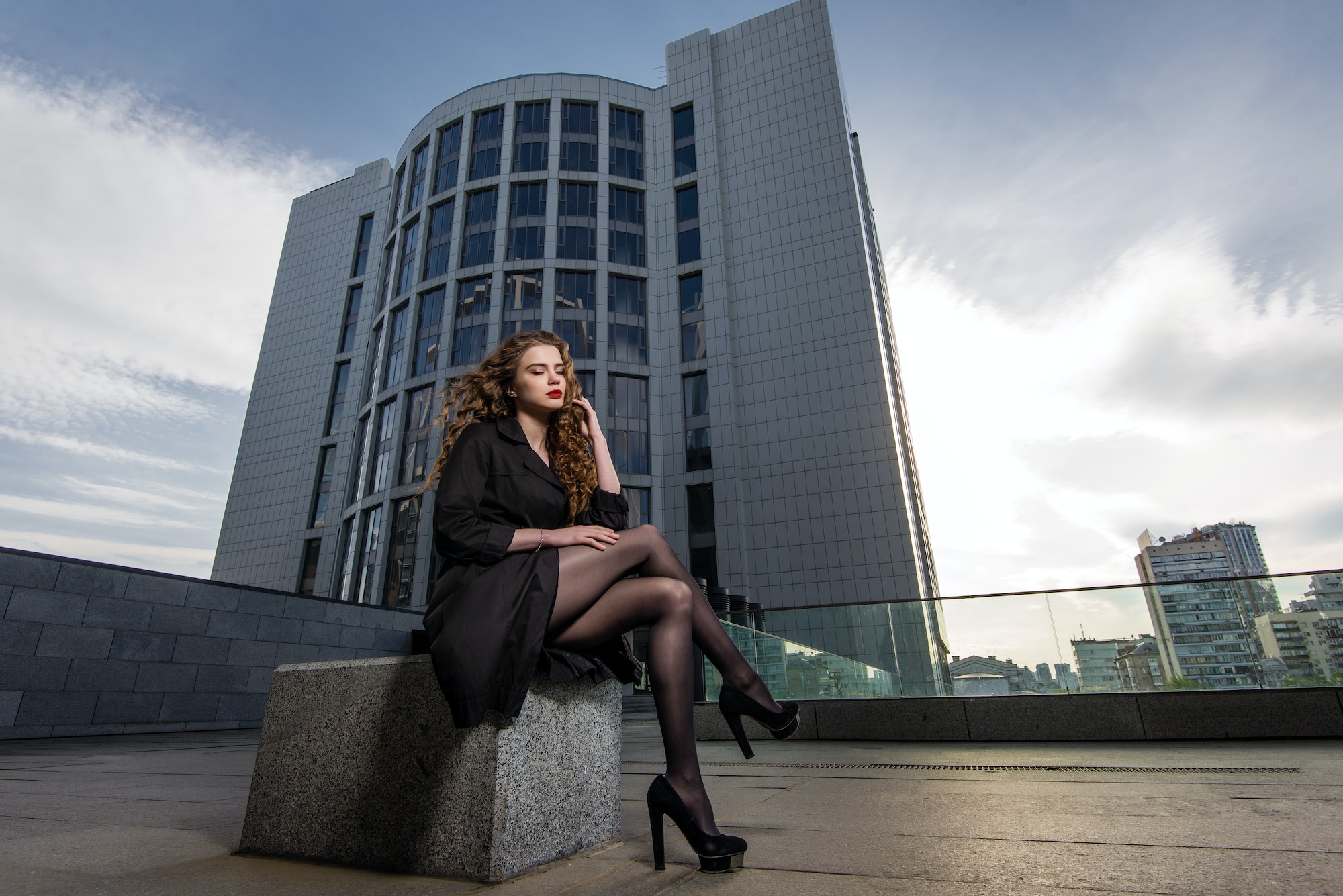 Fashionable beautiful brunette girl in a modern city